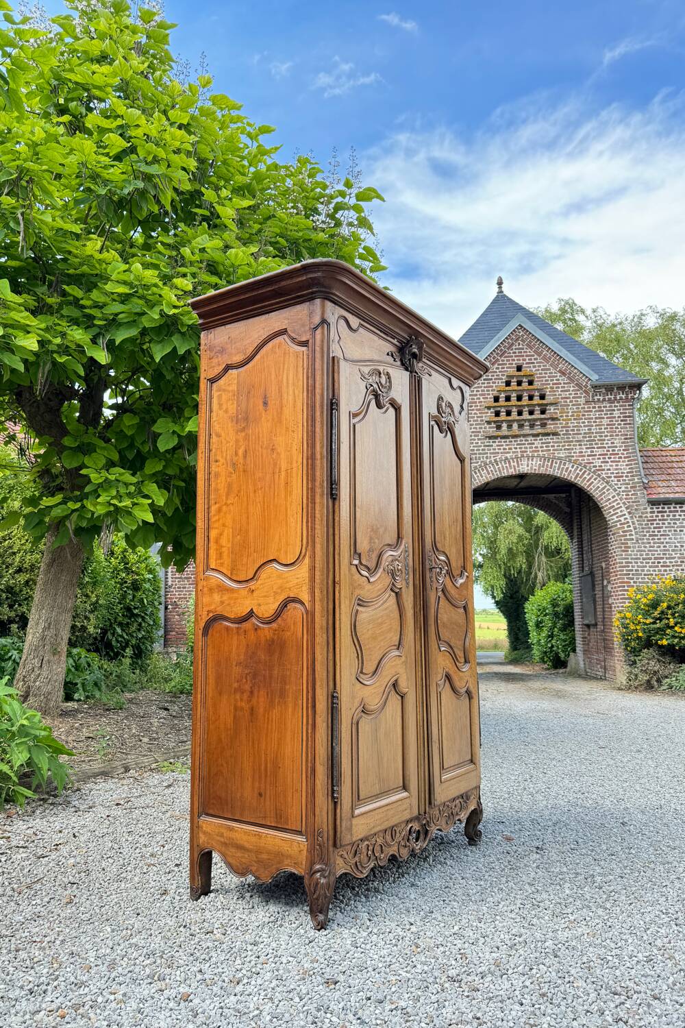 Provencal wedding armoire in walnut nîmes xviii eme century