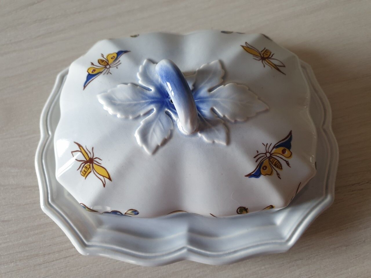 Butter dish
