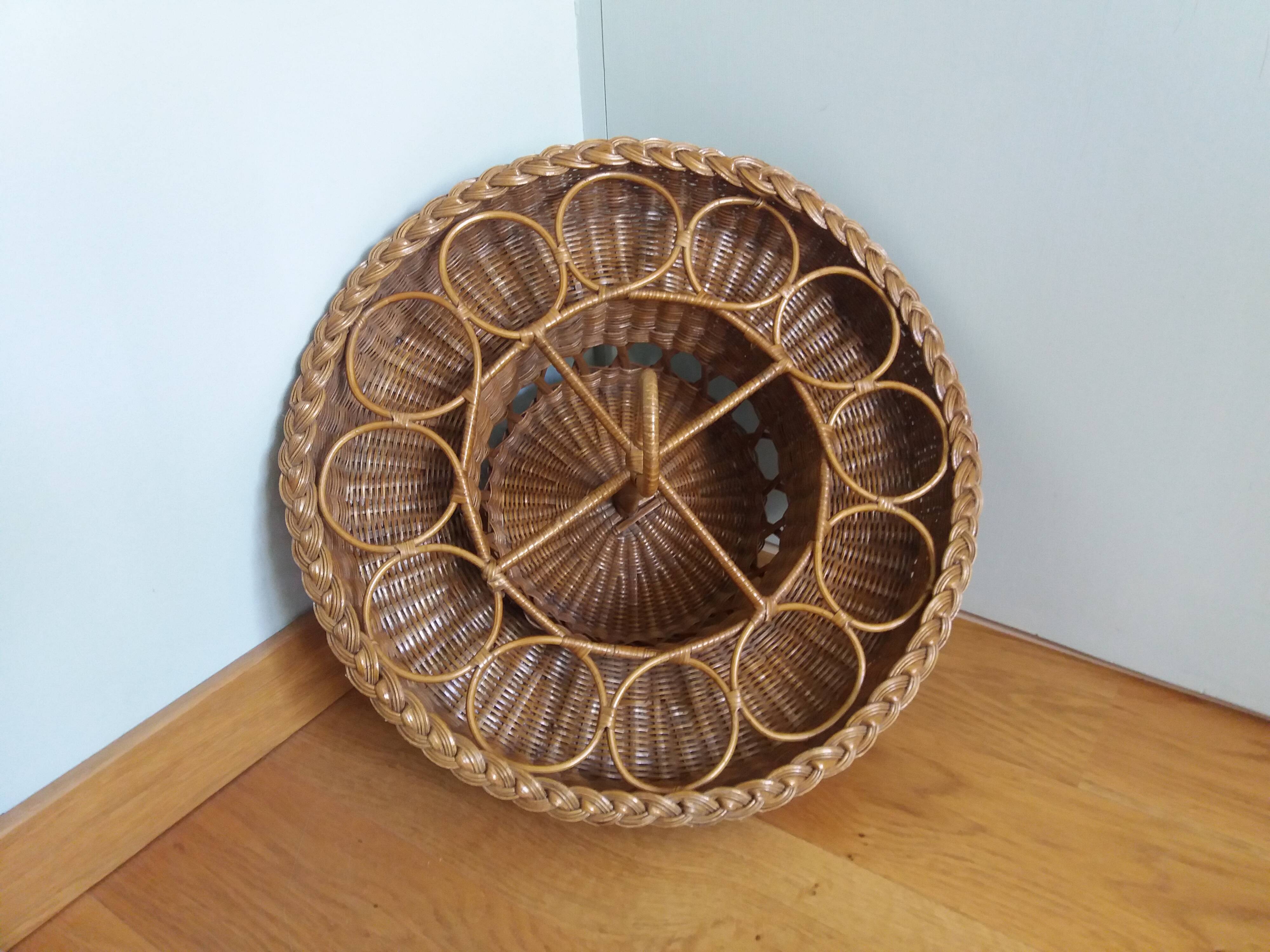 Aperitif basket for glasses and bottles in rattan wicker