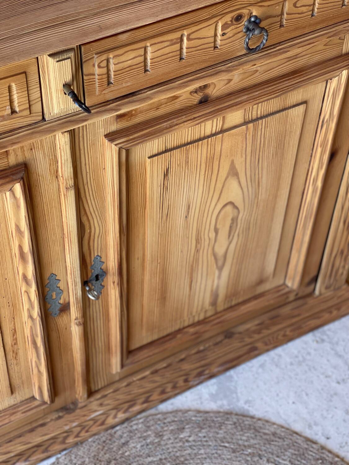 Double-bodied sideboard