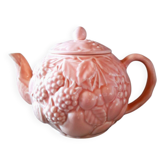 Fruit slip teapot.