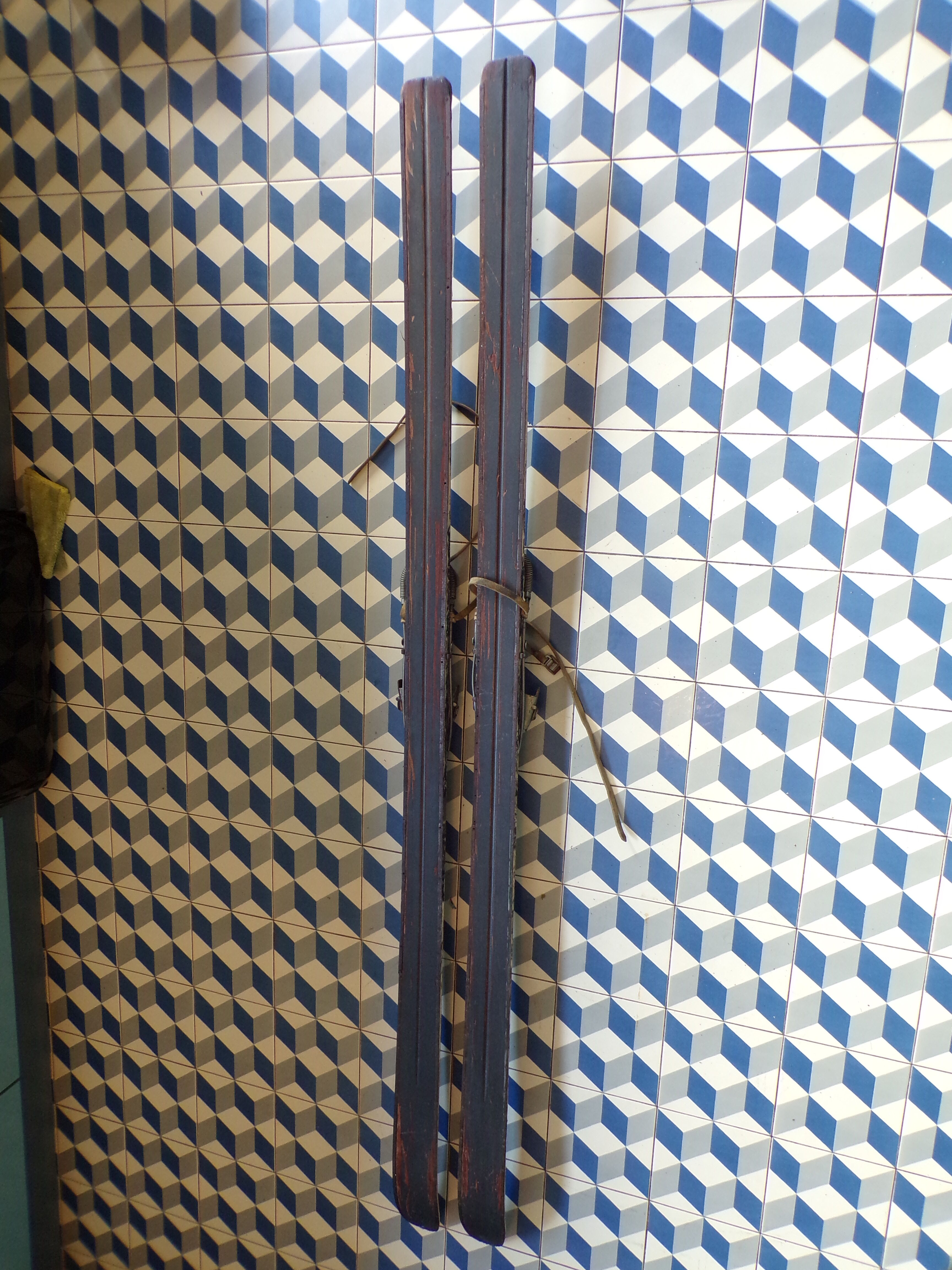 Pair of old wooden skis L=211cm