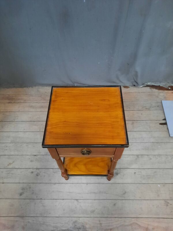 Table de chevet en merisier