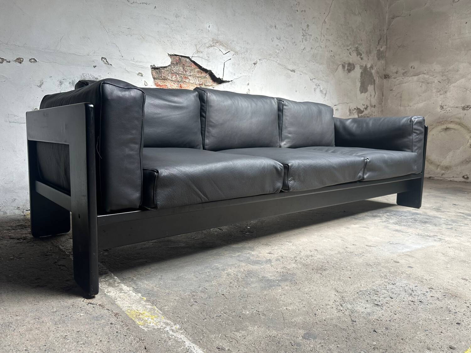 Bastiano Sofa by Tobia Scarpa for Knoll – Black Leather