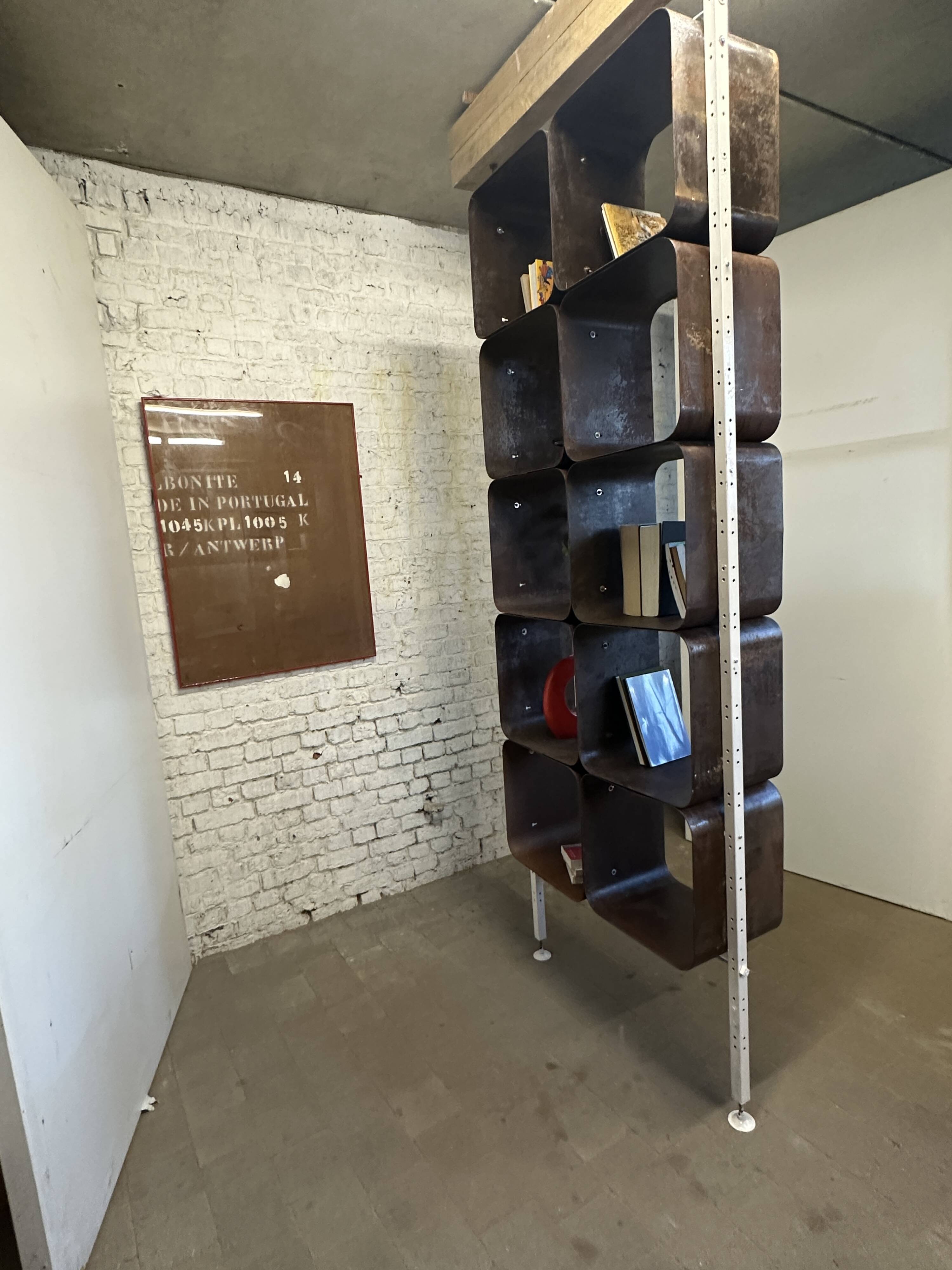 Wallunit roomdivider industry 1970