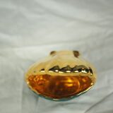 Porcelain pocket tray in the shape of a golden scallop shell with duck green background from the 50s/60s