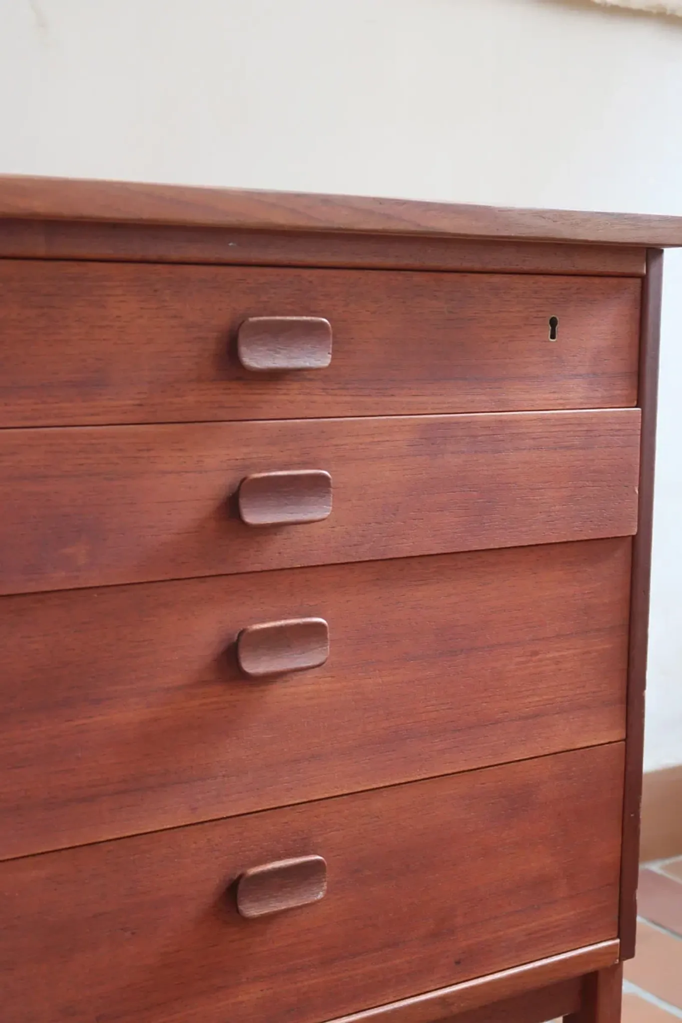 Ulferts chest of drawers from the 1960s with integrated handles.