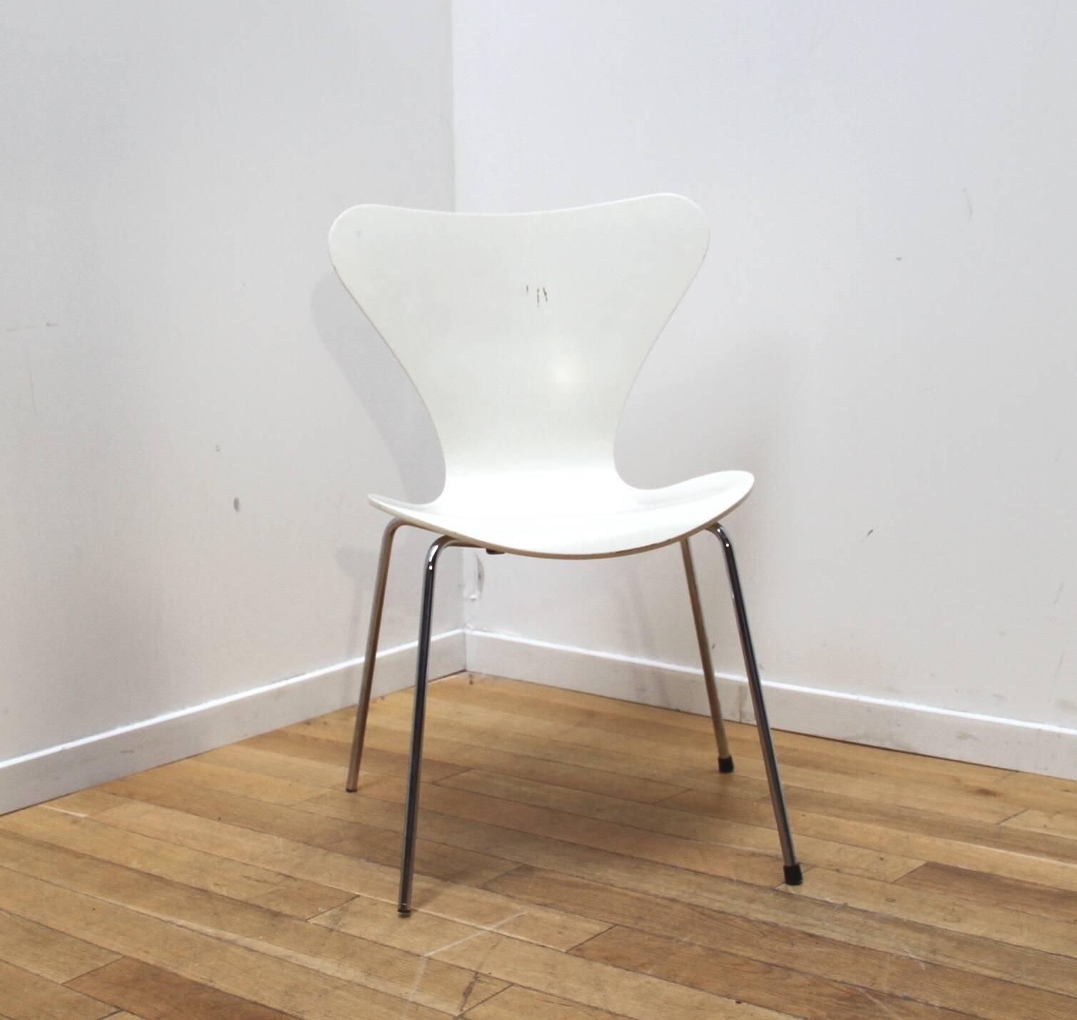 Suite de 9 chaises fourmi 3107 Arne Jacobsen