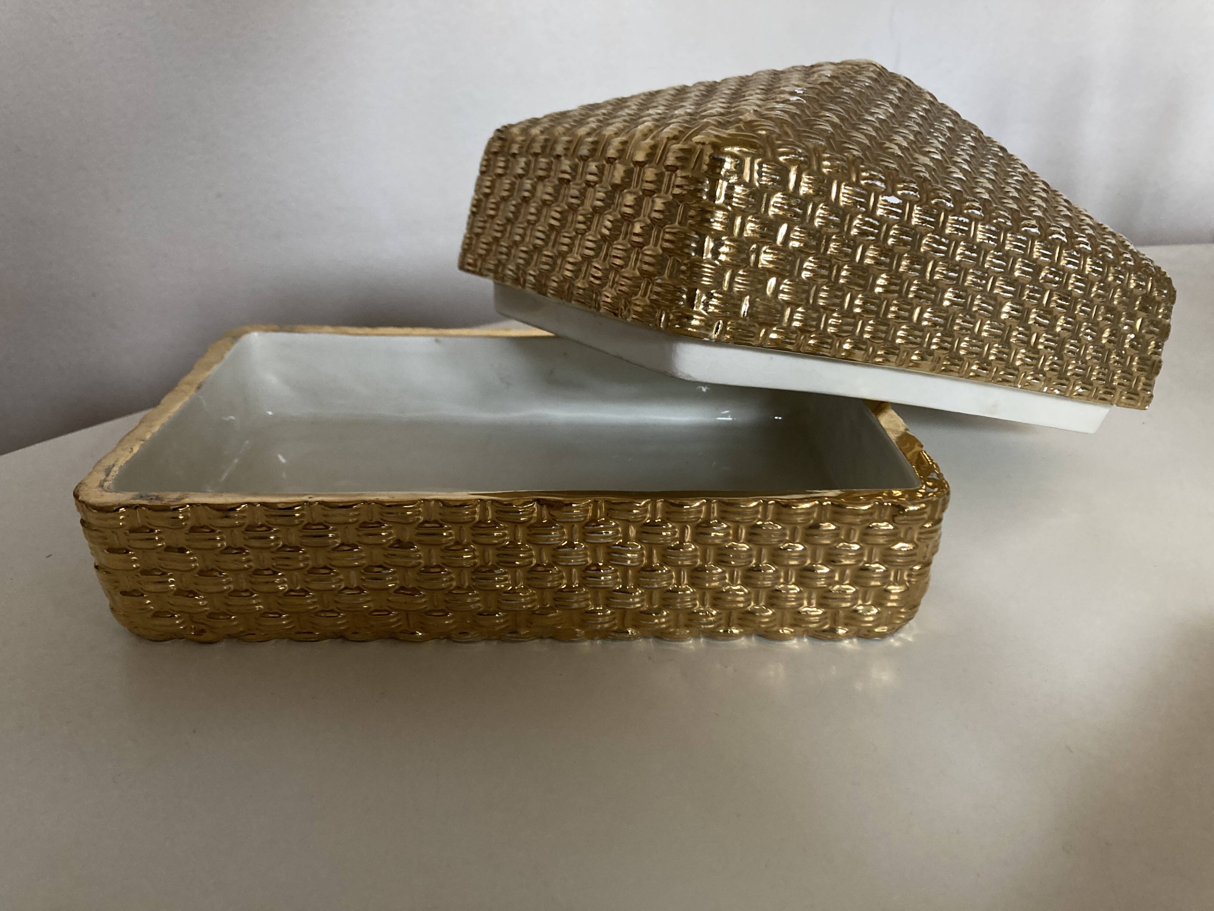 Boite pyramide céramique dorée 1960 travail italien dlg Fornasetti Ponti