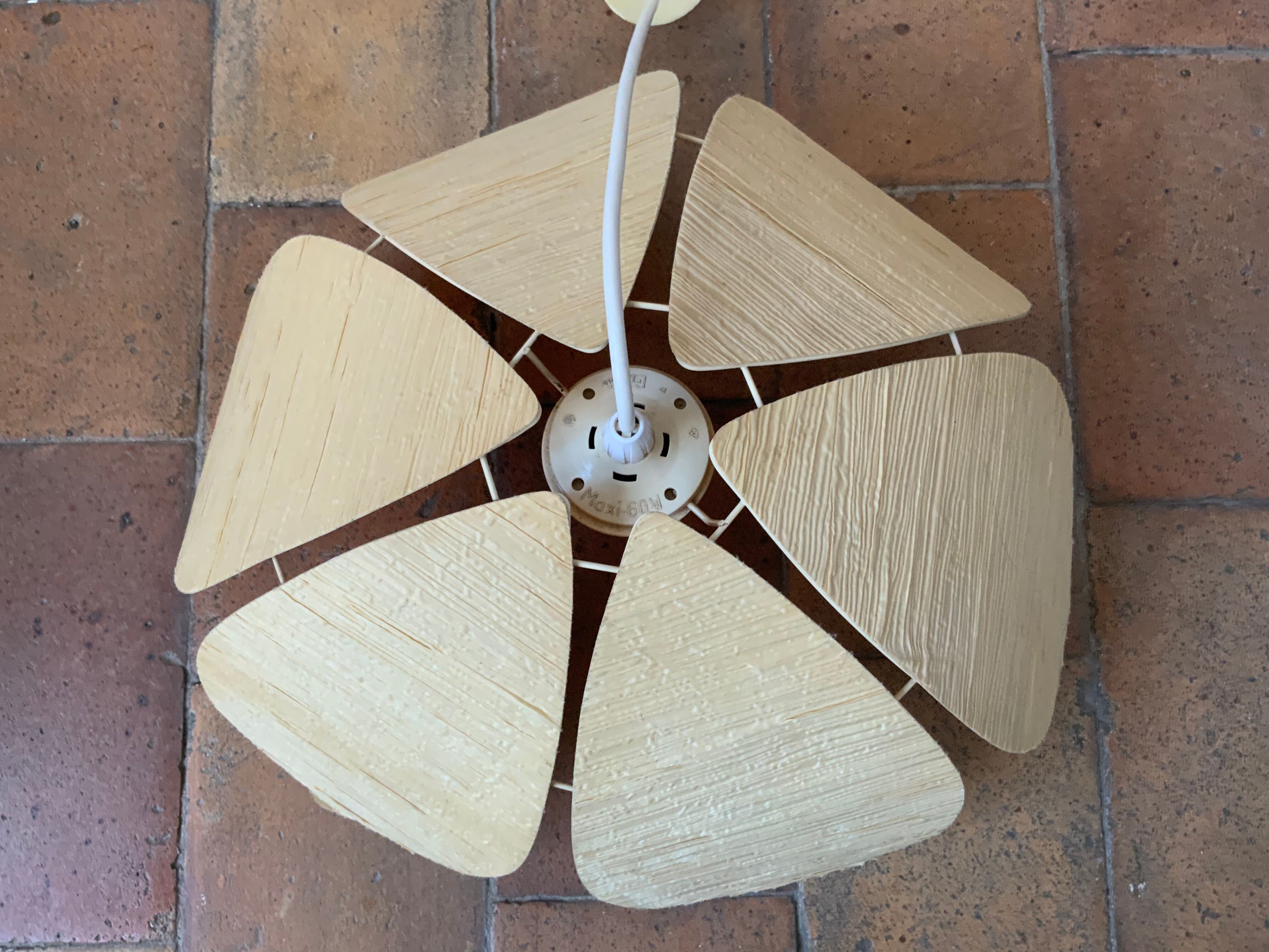 Vintage flower suspension
