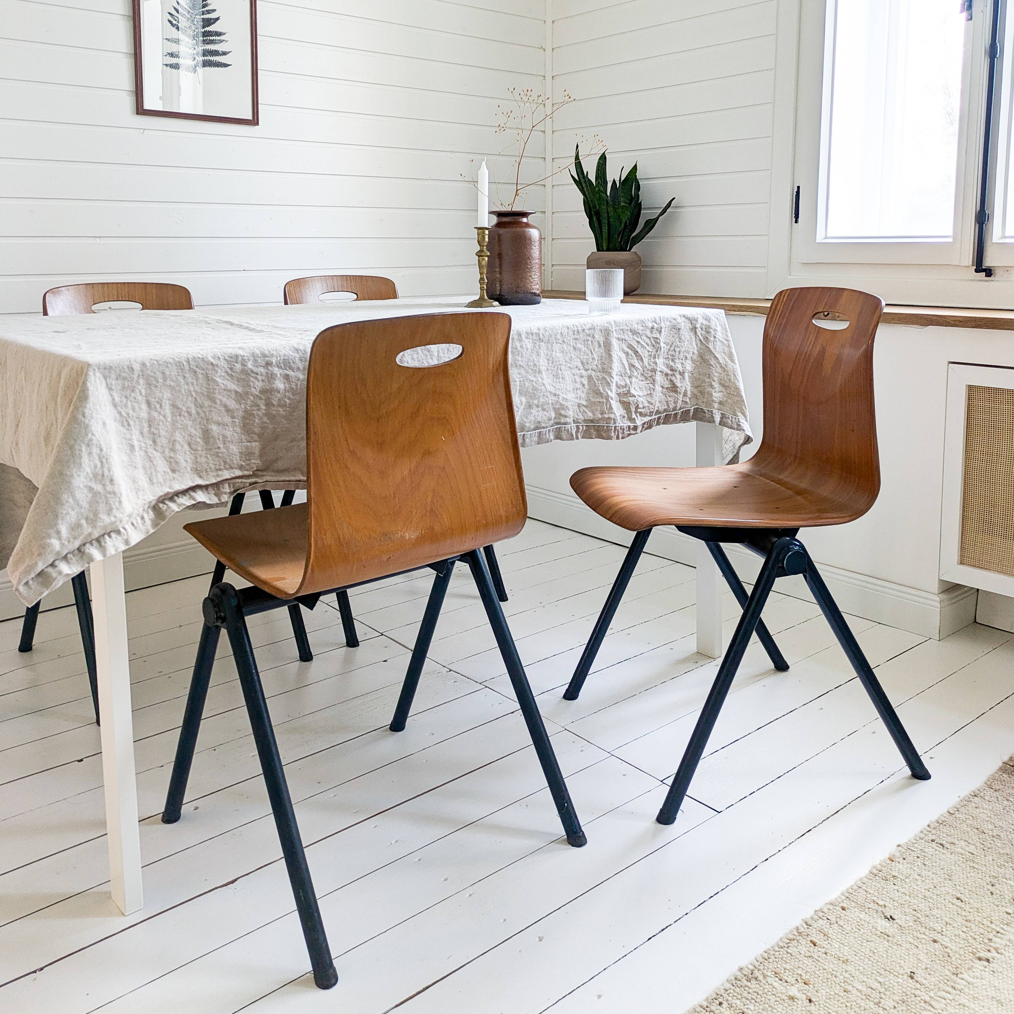 Lot de 4 chaises empilables vintage métal bois, style industriel Mid-Century