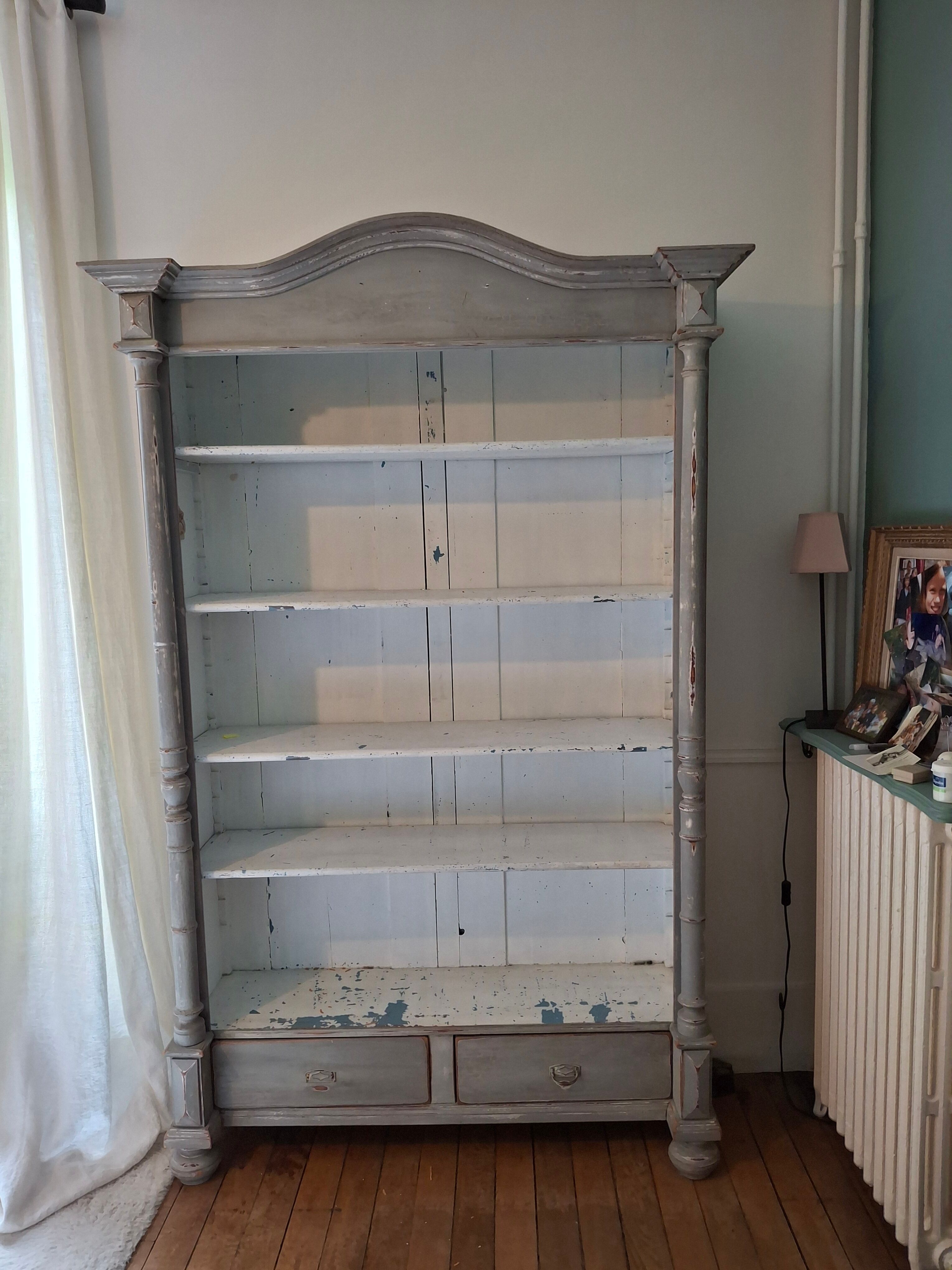 Shabby chic library