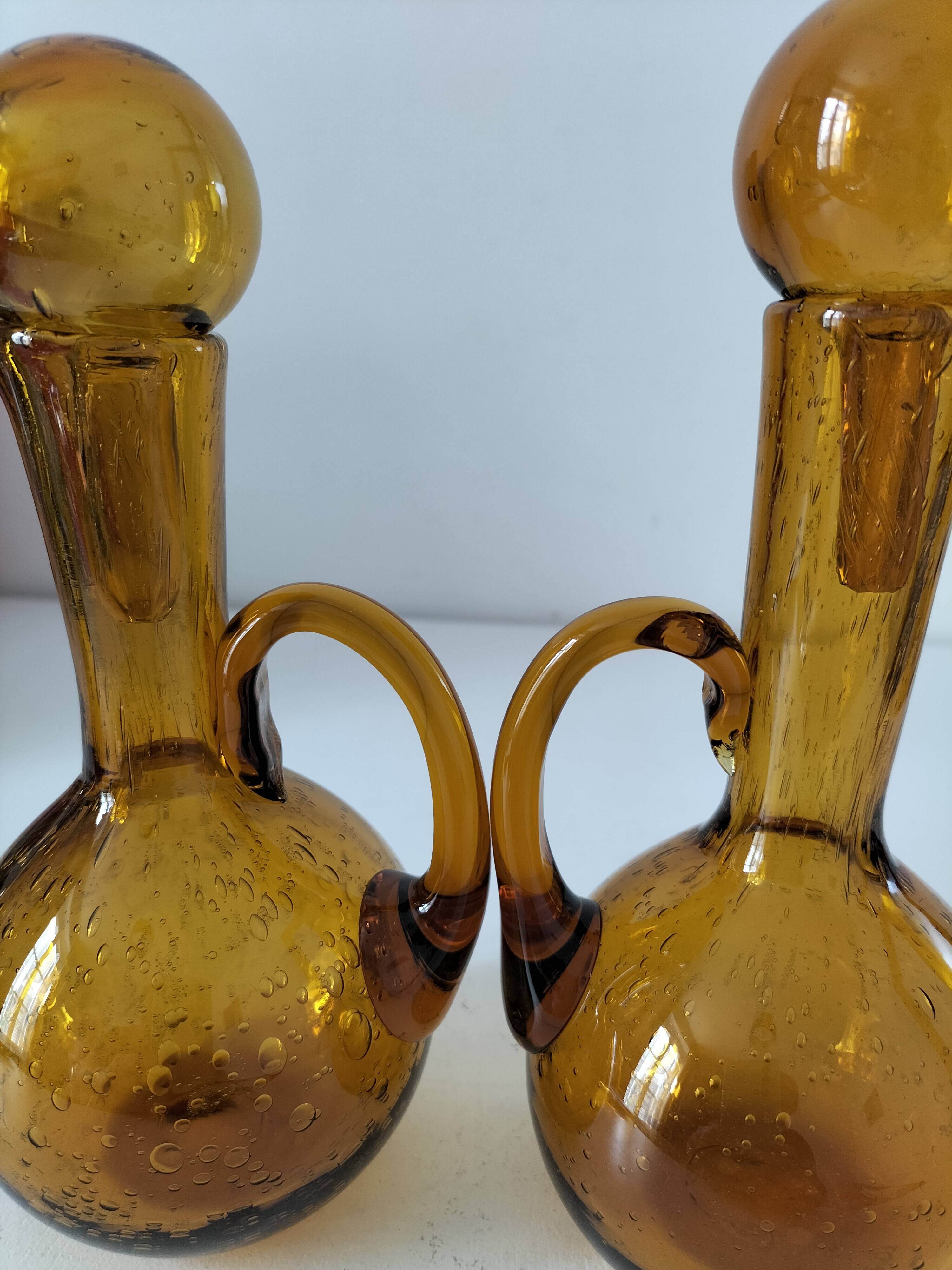 Duo of blown glass carafes – Biot signed – Bubbled amber glass