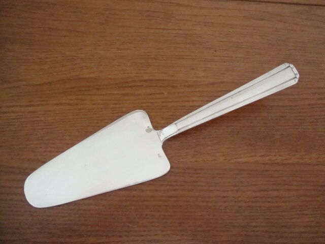 Silver metal art deco pie shovel