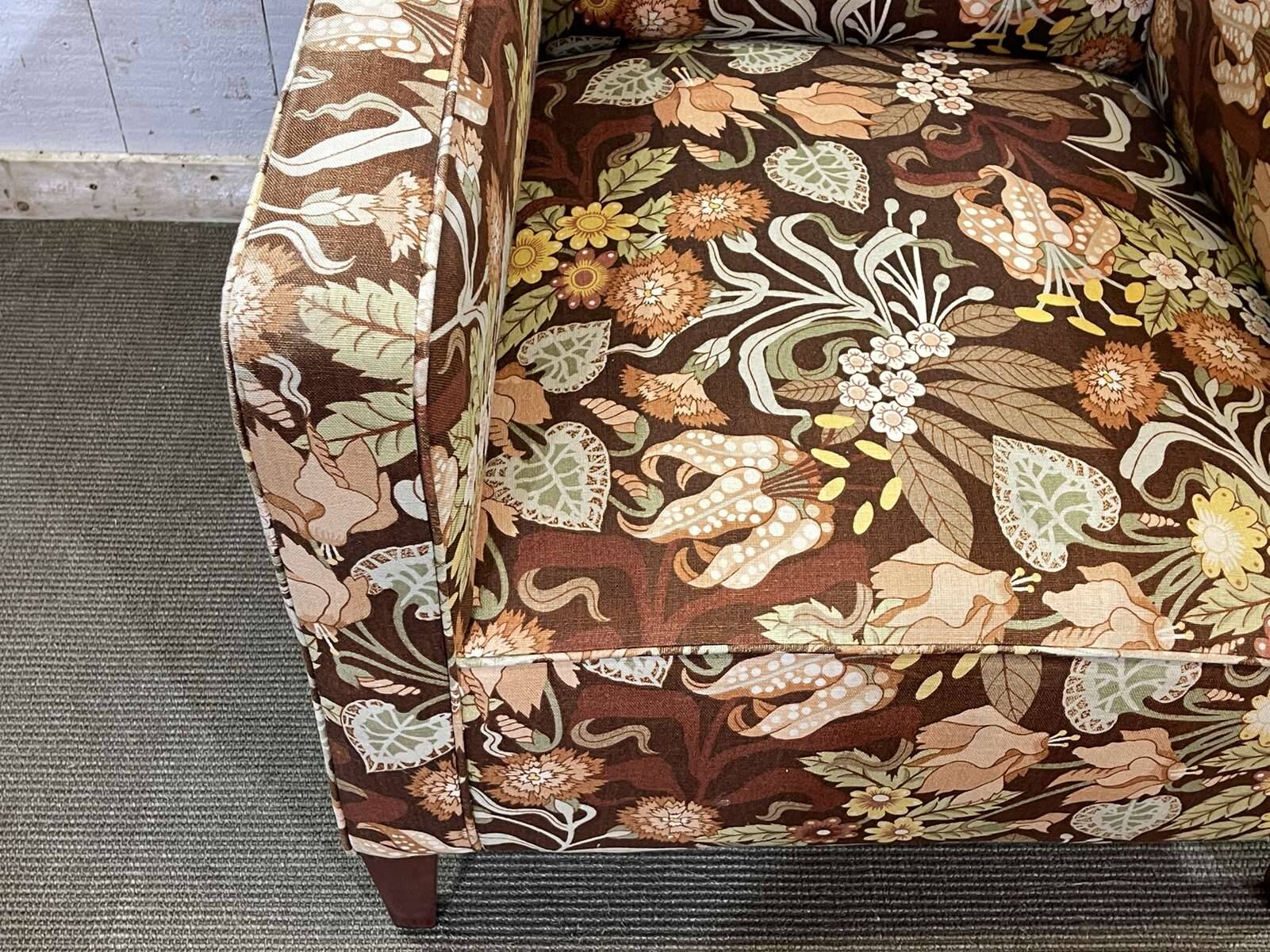 Fauteuil anglais des années 1930 à tissu fleurs
