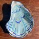 Lot of 2 oyster-shaped bowls.