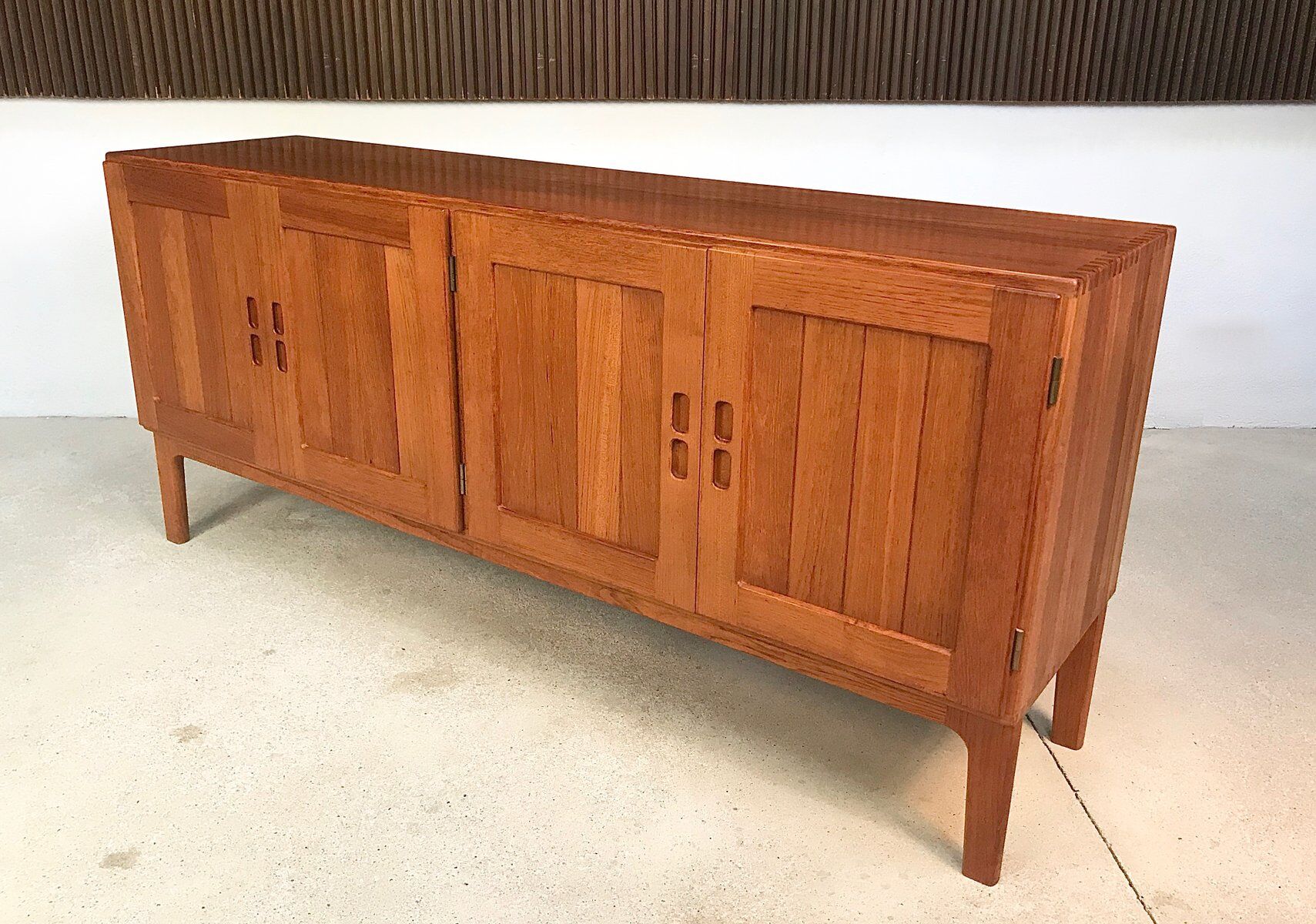 Buffet scandinave en teck massif, Danemark années 1960