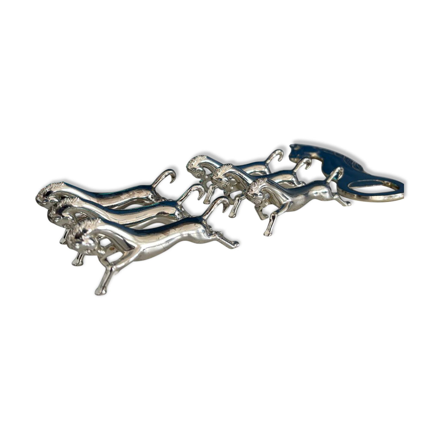 Set of 6 vintage silver metal knife holders and bottle opener, chev design