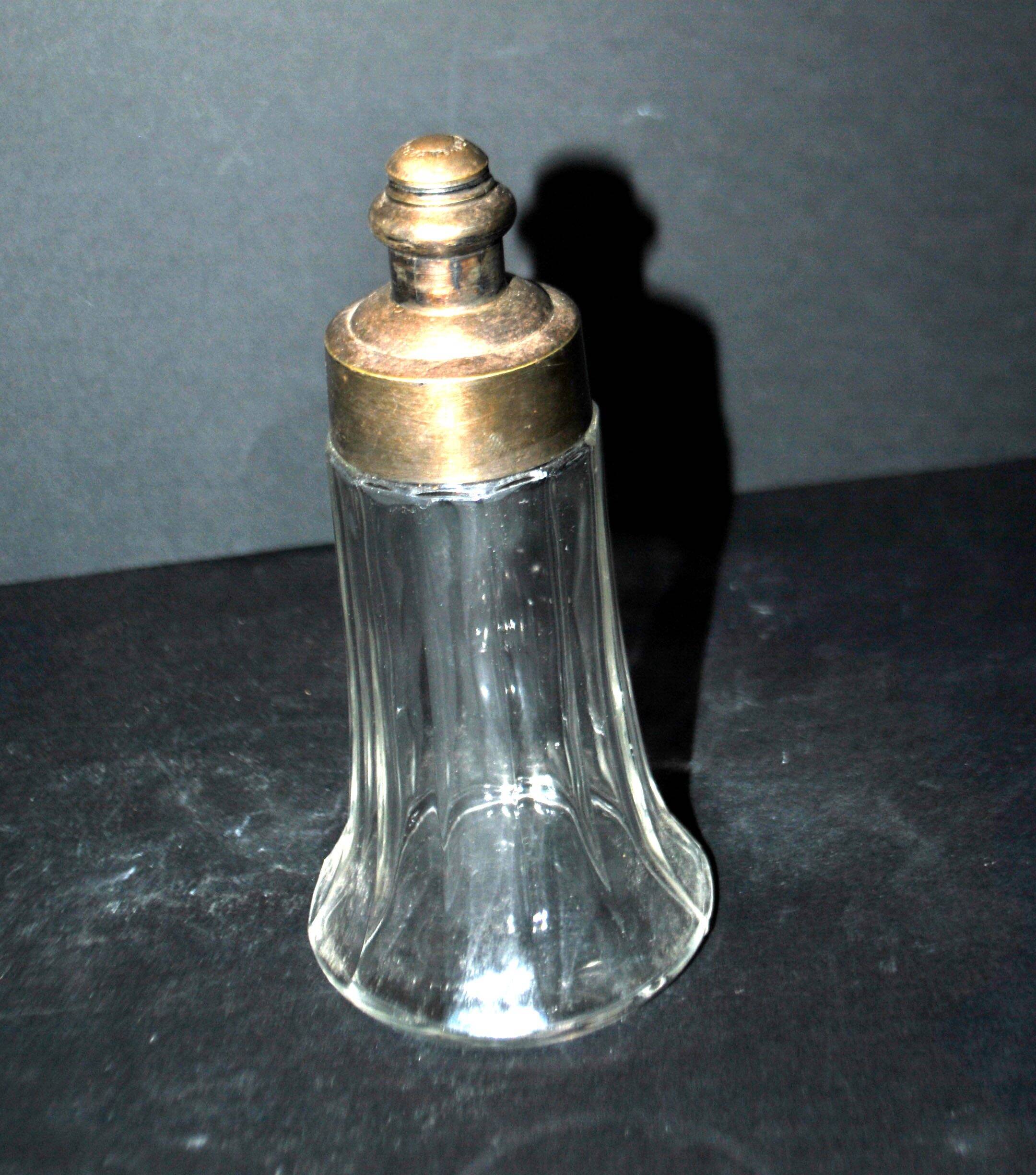 La Parfaite SGDG sugar shaker in glass and silver-plated Art Deco metal