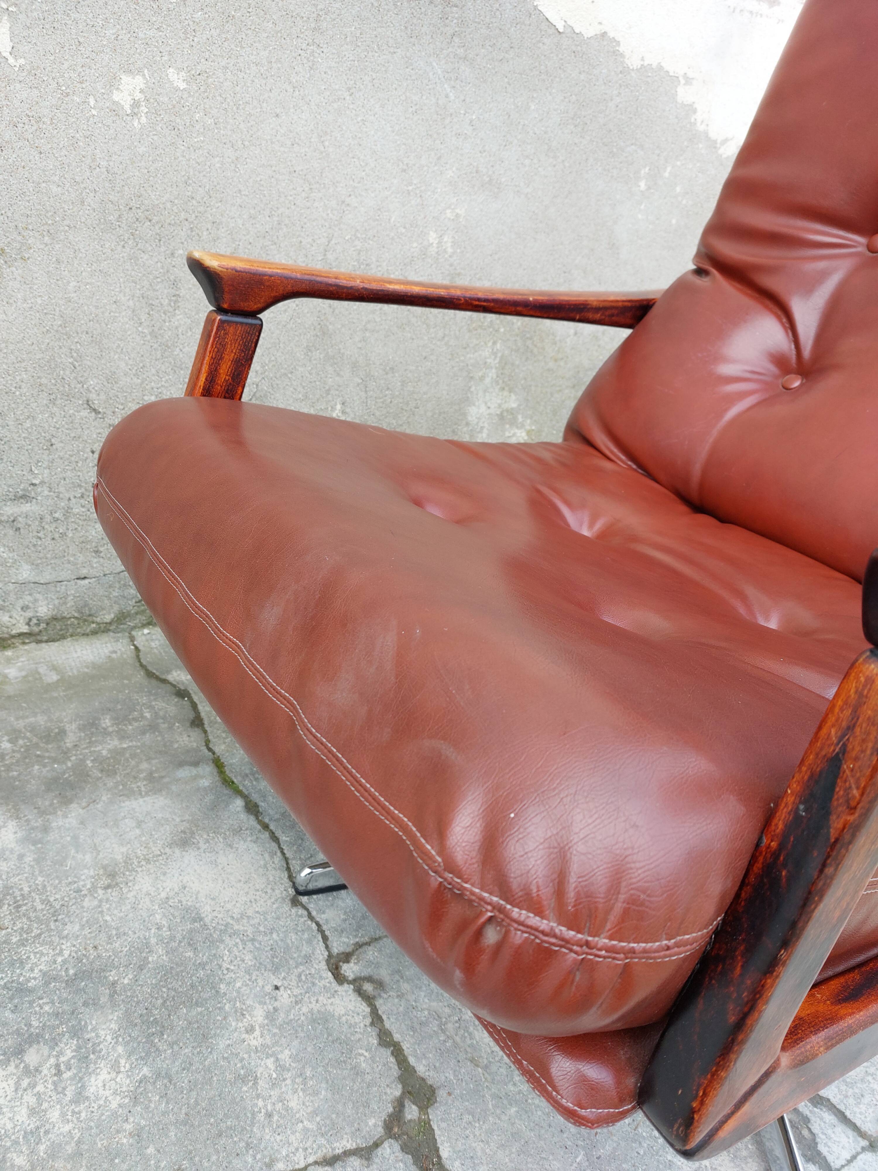 Rotating armchair in vintage skaî 1970