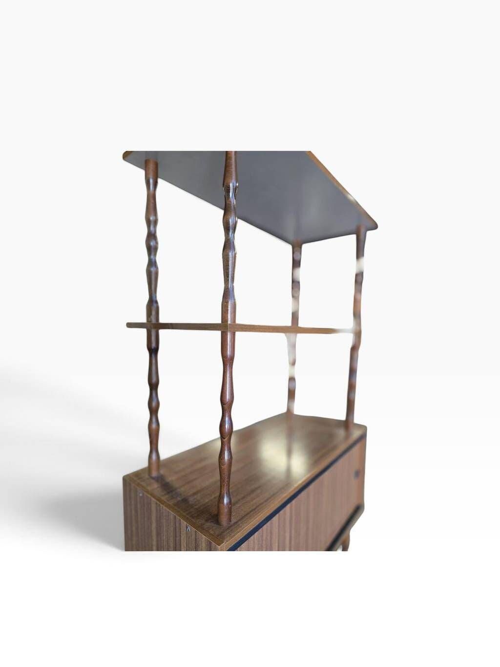 Étagère verticale vintage / présentoir à plusieurs niveaux / armoire
