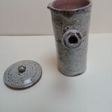 Former sandstone pouring coffee maker