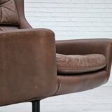 Années 1970, chaise pivotante danoise avec repose-pieds, bon état d'origine, cuir.