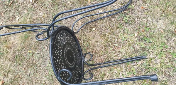 1 chaise de jardin  fer forgé ouvragé