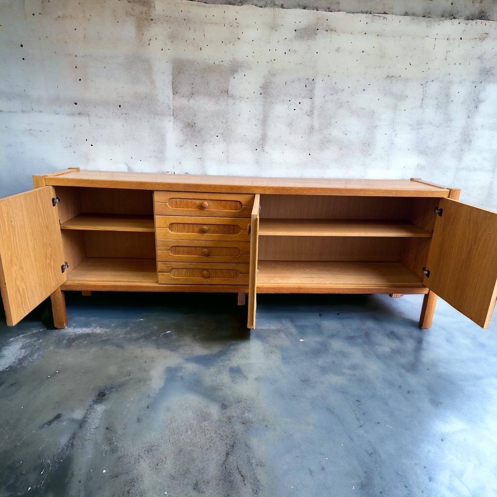 Buffet en bois vintage / buffet / armoire longue