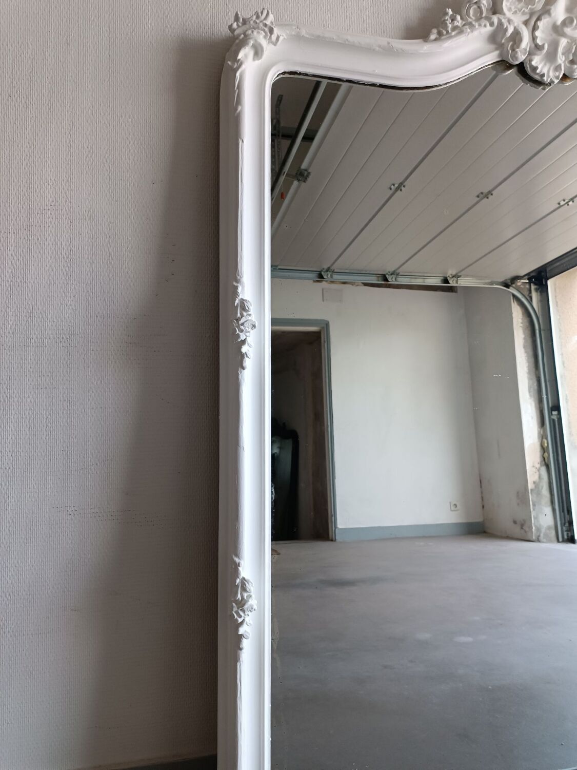 Antique mirror with pediment 158x118 cm