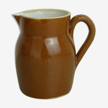 Pitcher or milk pot in speckled enamelled sandstone