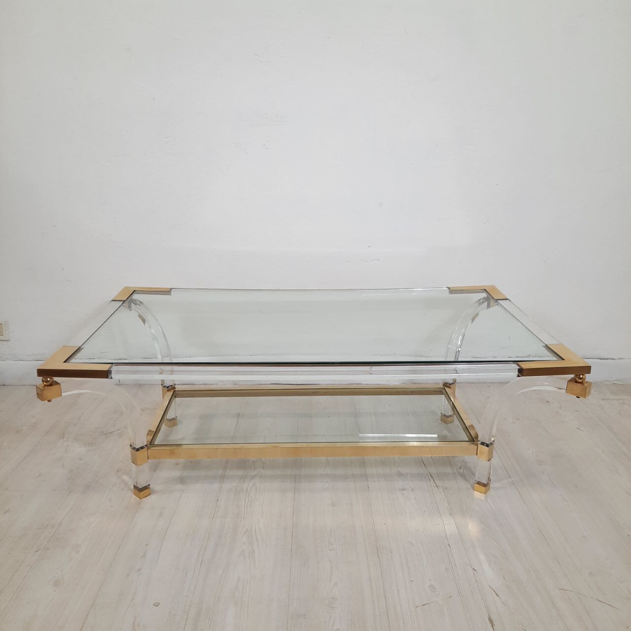 Square coffee table in brass, lucite and glass hollywood regency