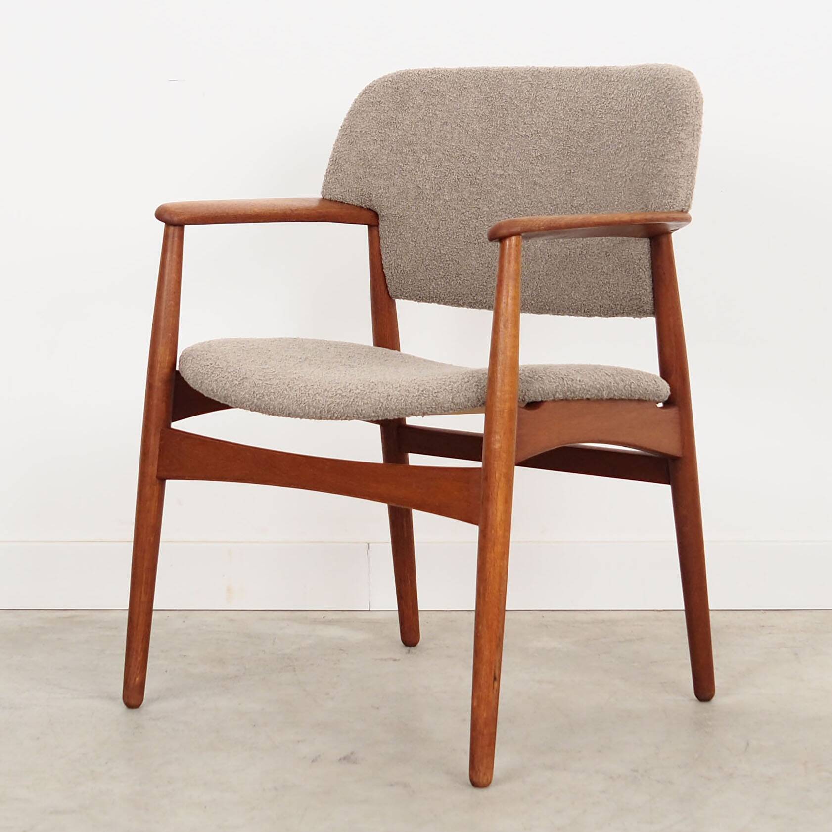 Oak armchair, designer: Ejner Larsen & Aksel Bender Madsen for Fritz Hansen