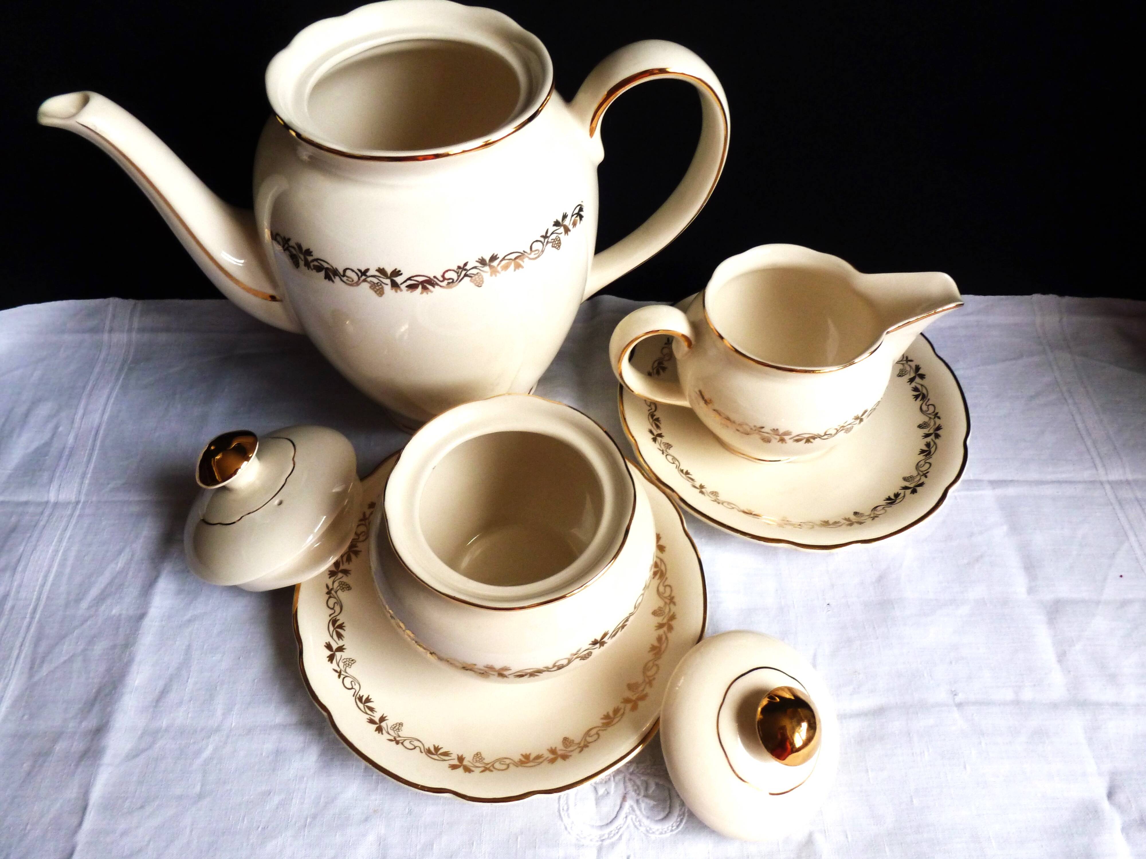 1920s coffee service Villeroy & Boch, 23 pieces, coffee cups.