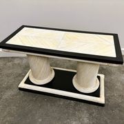 Table console en rotin organique Howard Dilday des années 1970 avec bordure laquée noire.