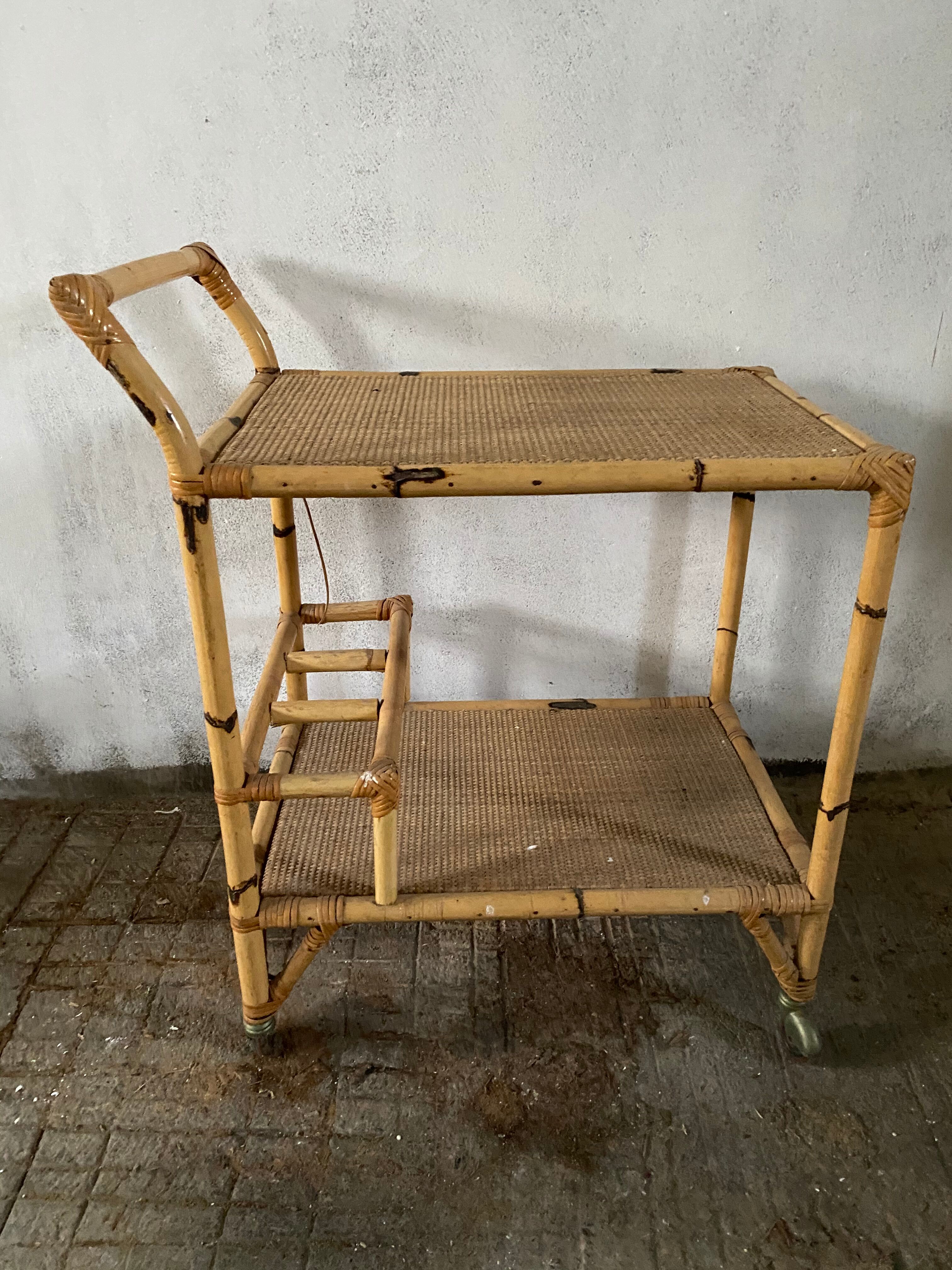 Rattan service on wheels