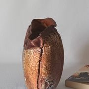 Vase en terre cuite texturé signé
