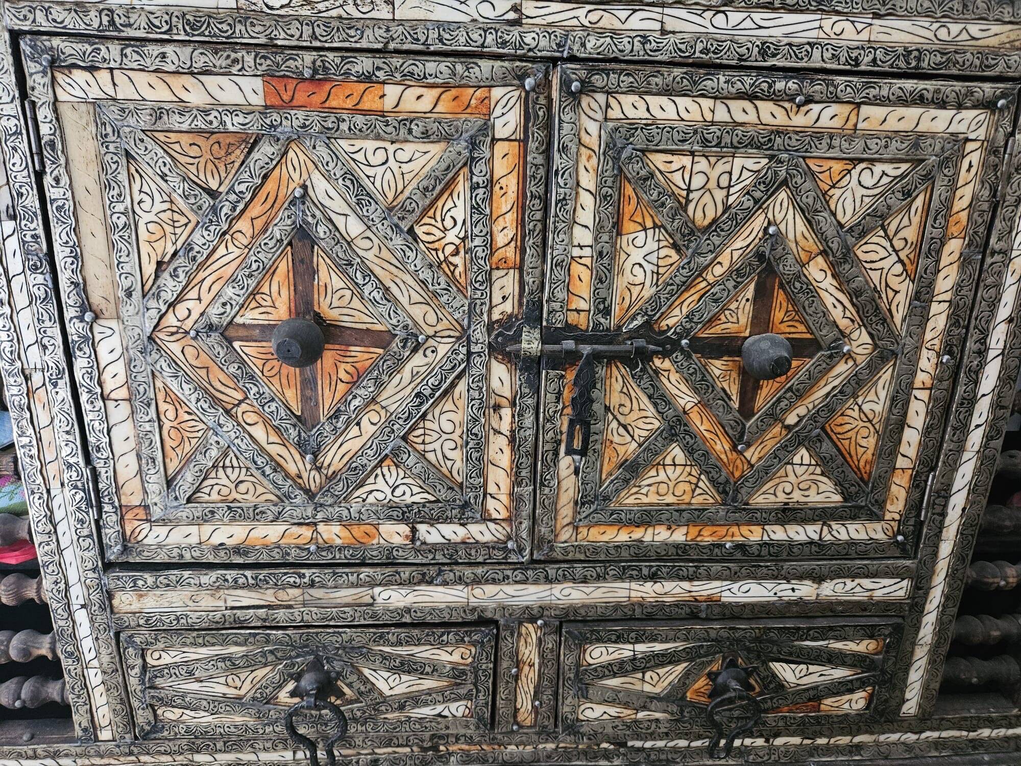 Meuble 2 corps artisanal, Maroc Agadir