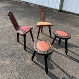 Lot de 2 chaises et 2 tabourets rustiques – cuir clouté et bois sculpté