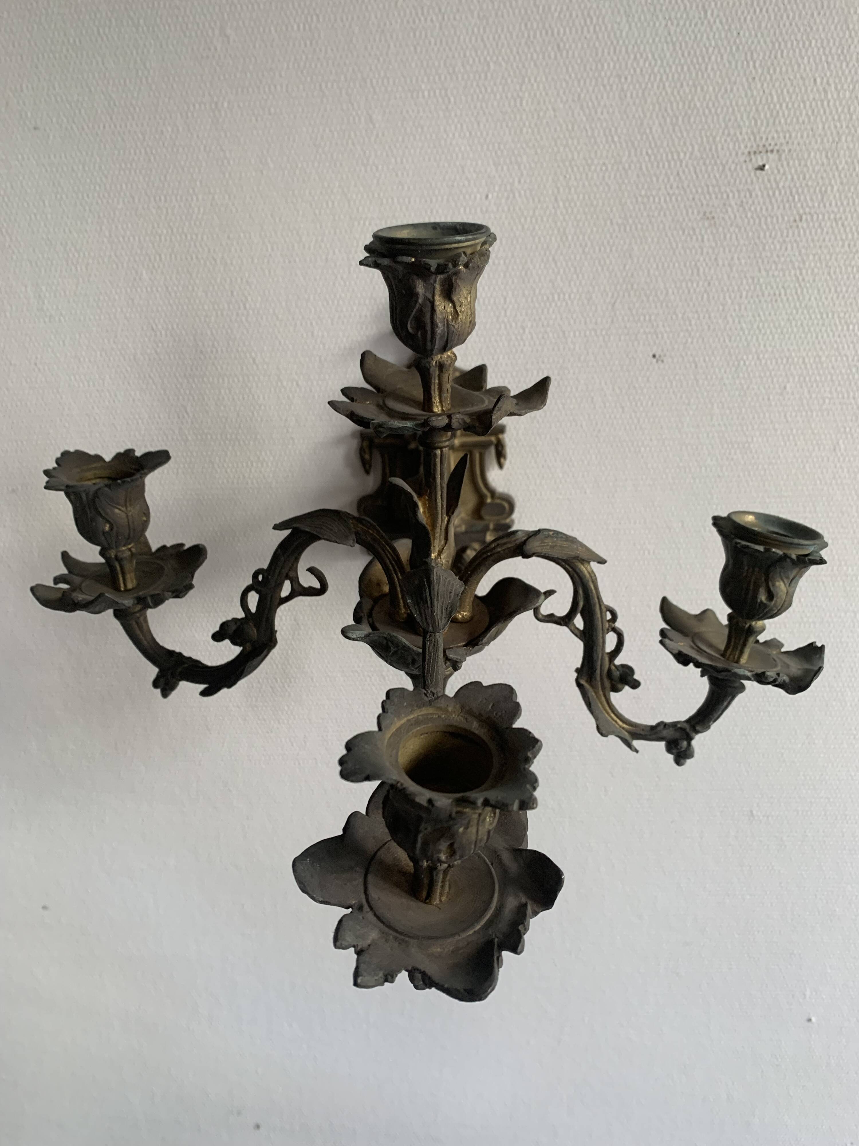 Antique patinated bronze wall sconce – 4 light arms, 19th century