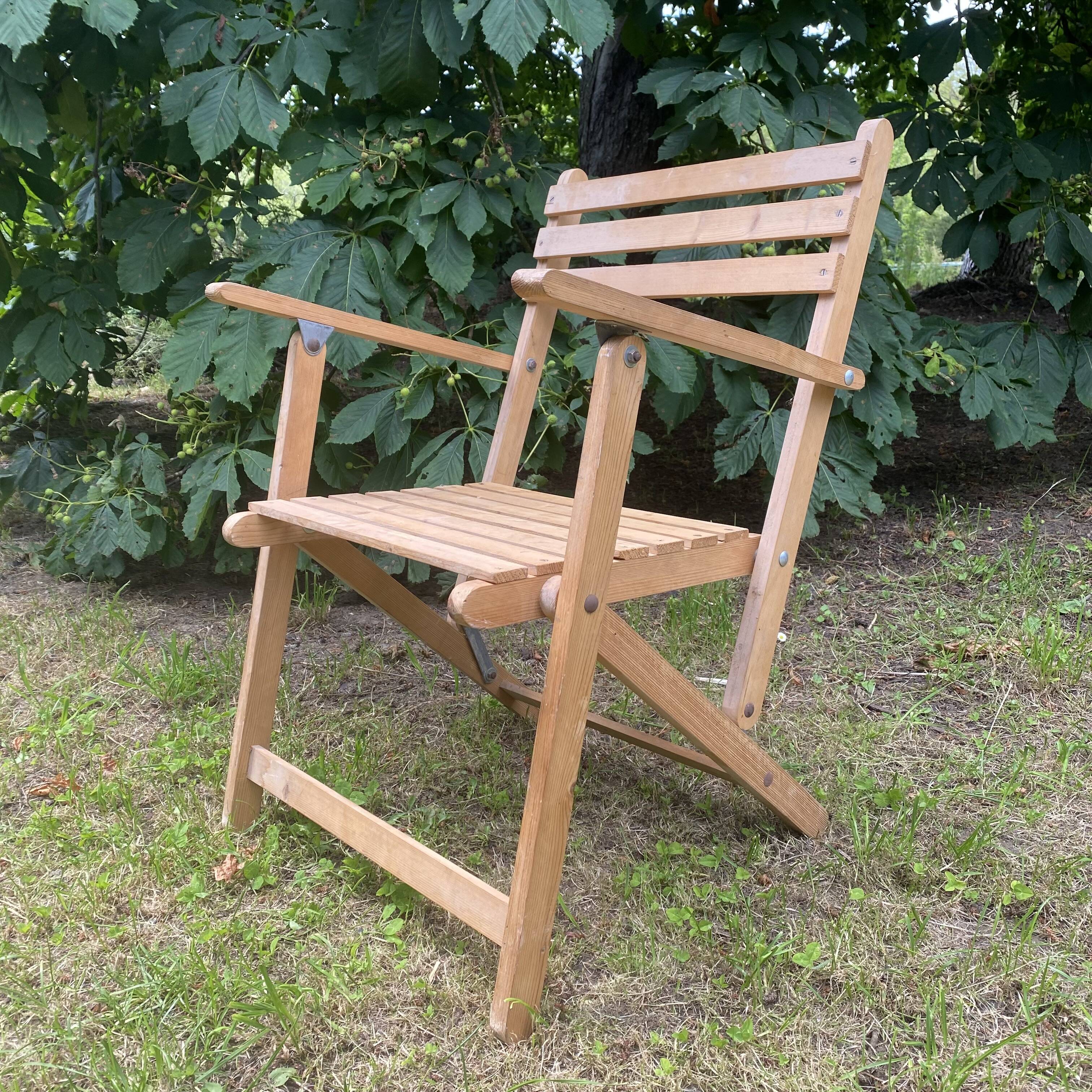 Folding wooden slatted garden chair