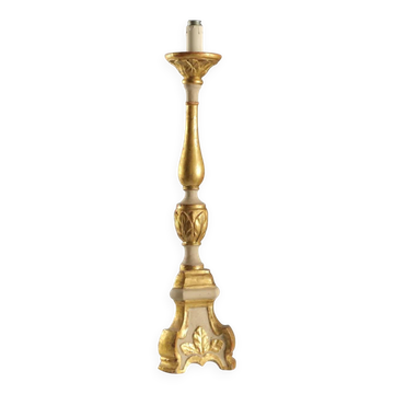 Candélabre ancien en bois sculpté et doré, Italie, XIXe siècle