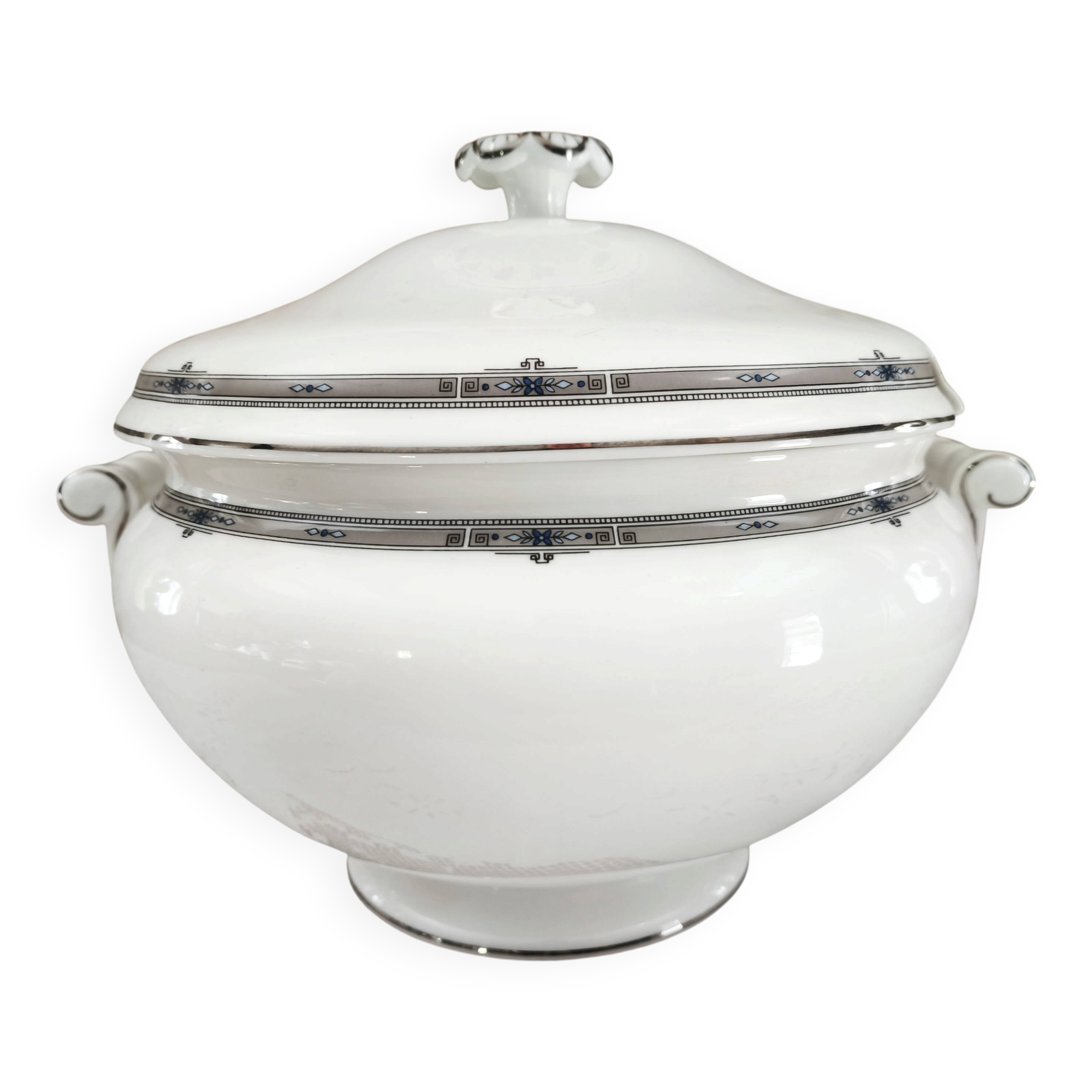 English porcelain soup tureen Wedgwood model Amherst
