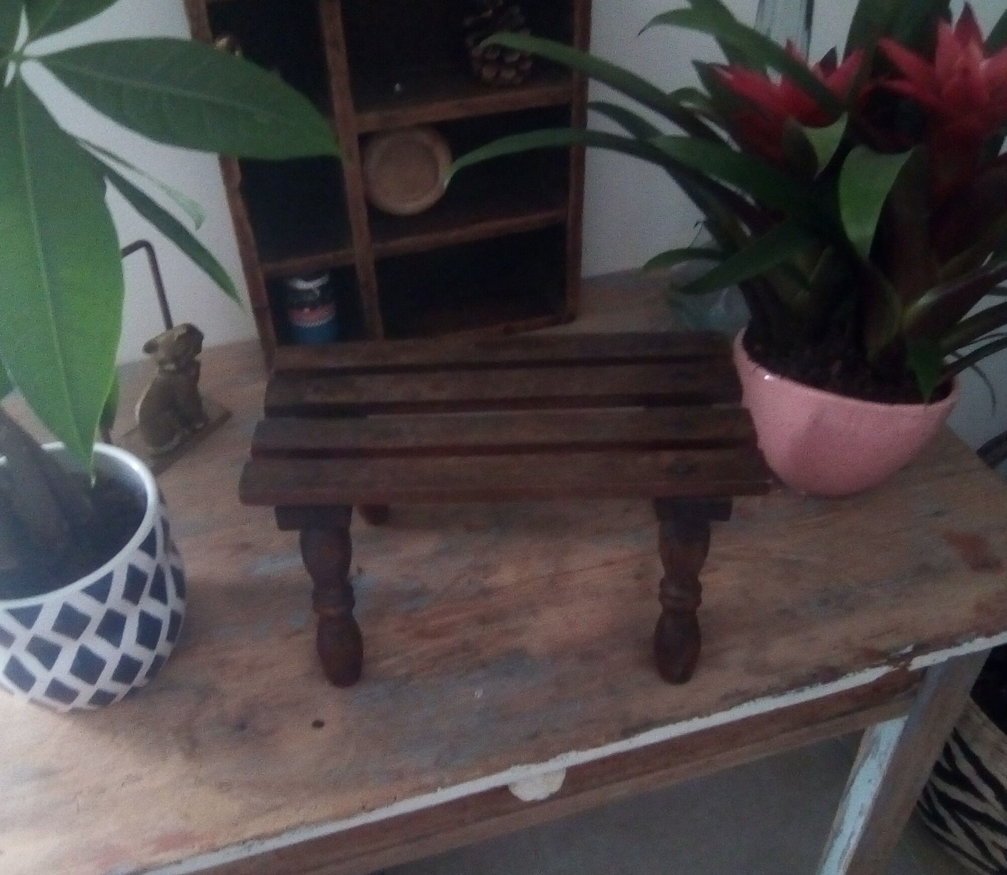 Vintage stool carries plant 70s/80s