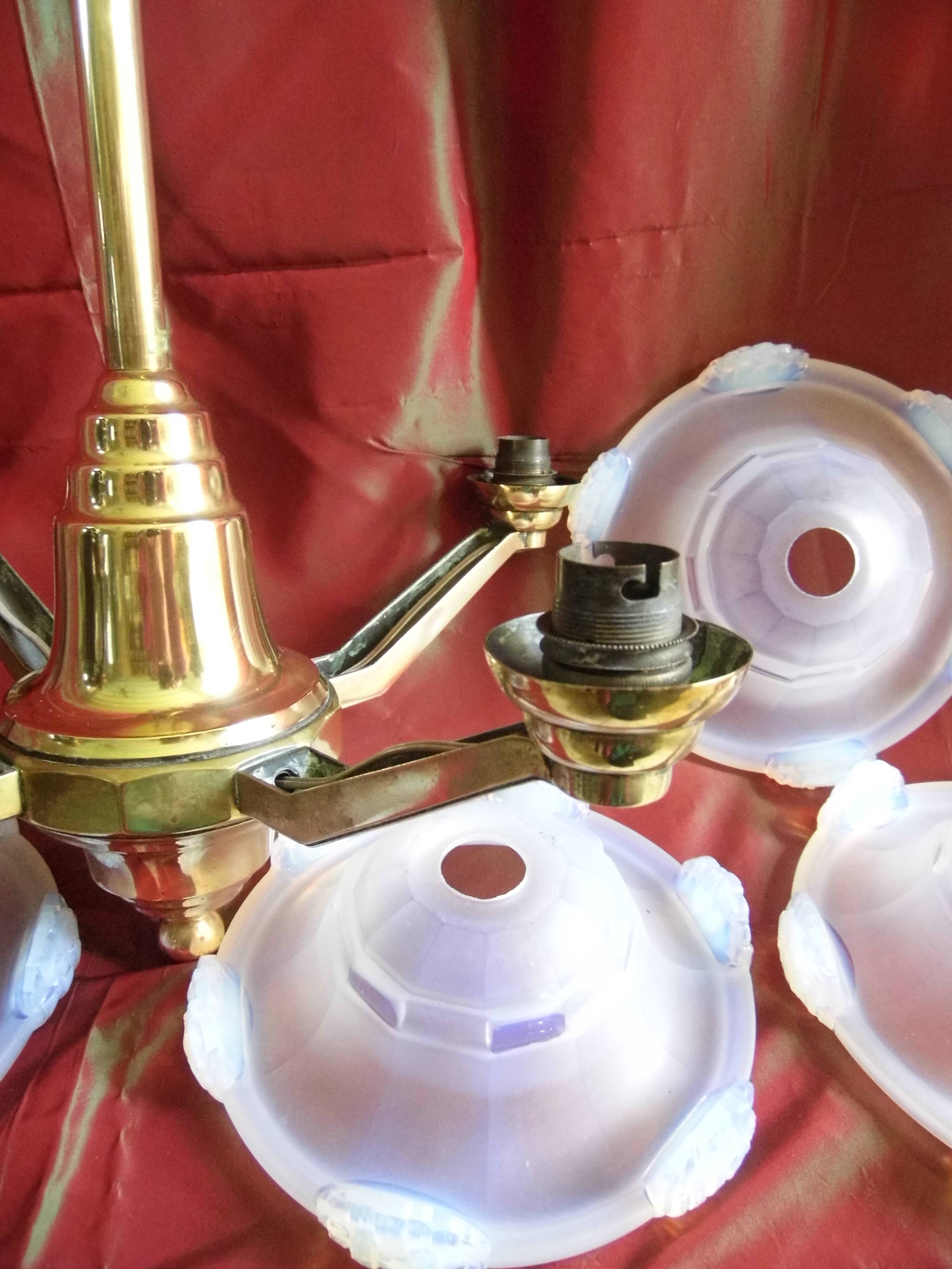 Art Deco chandelier, 4 arms of light, opalescent Ezan glasses