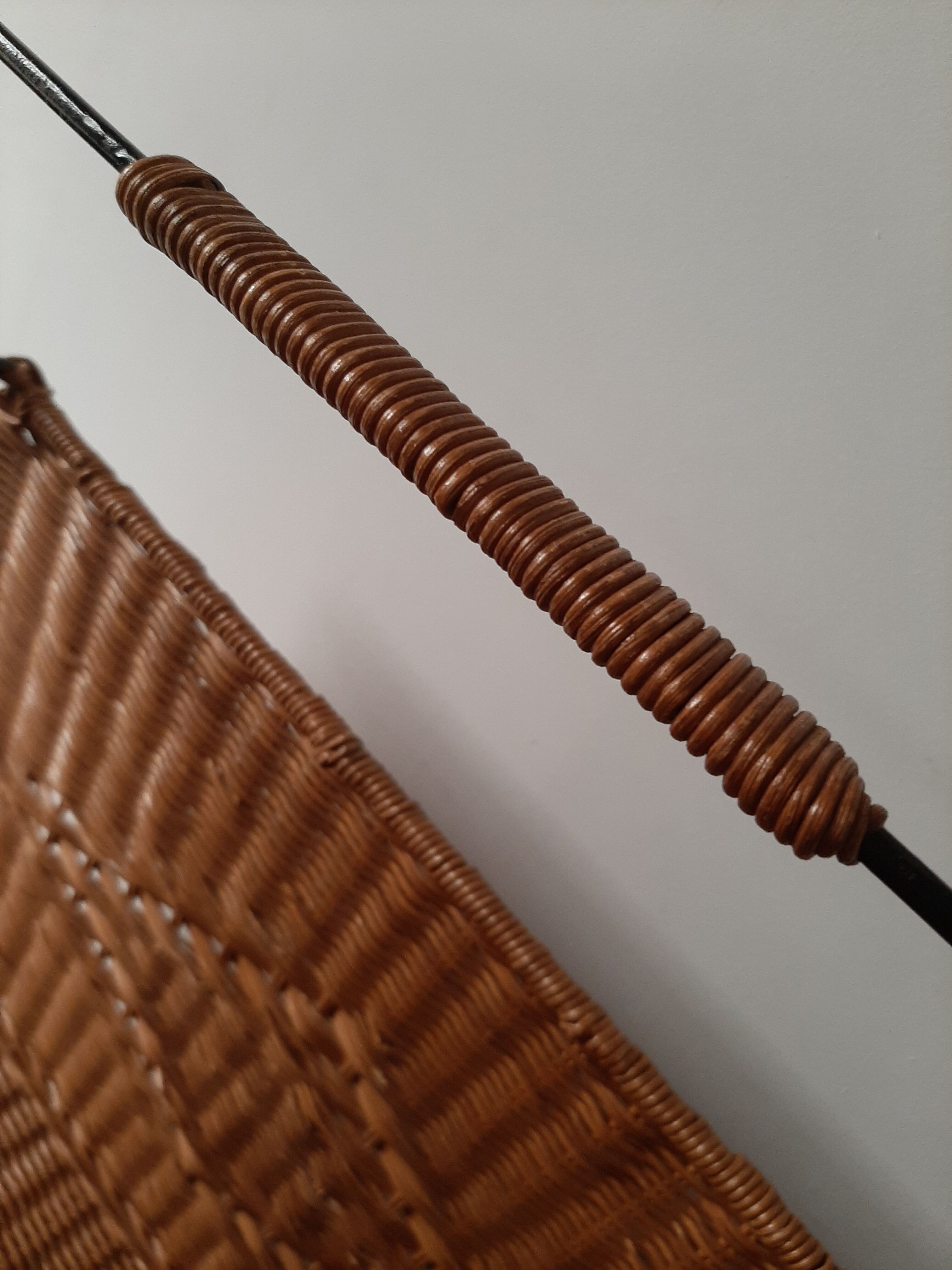 Door vintage rattan magazine