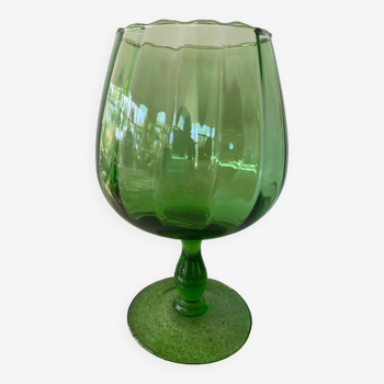 Vase en verre soufflé vert