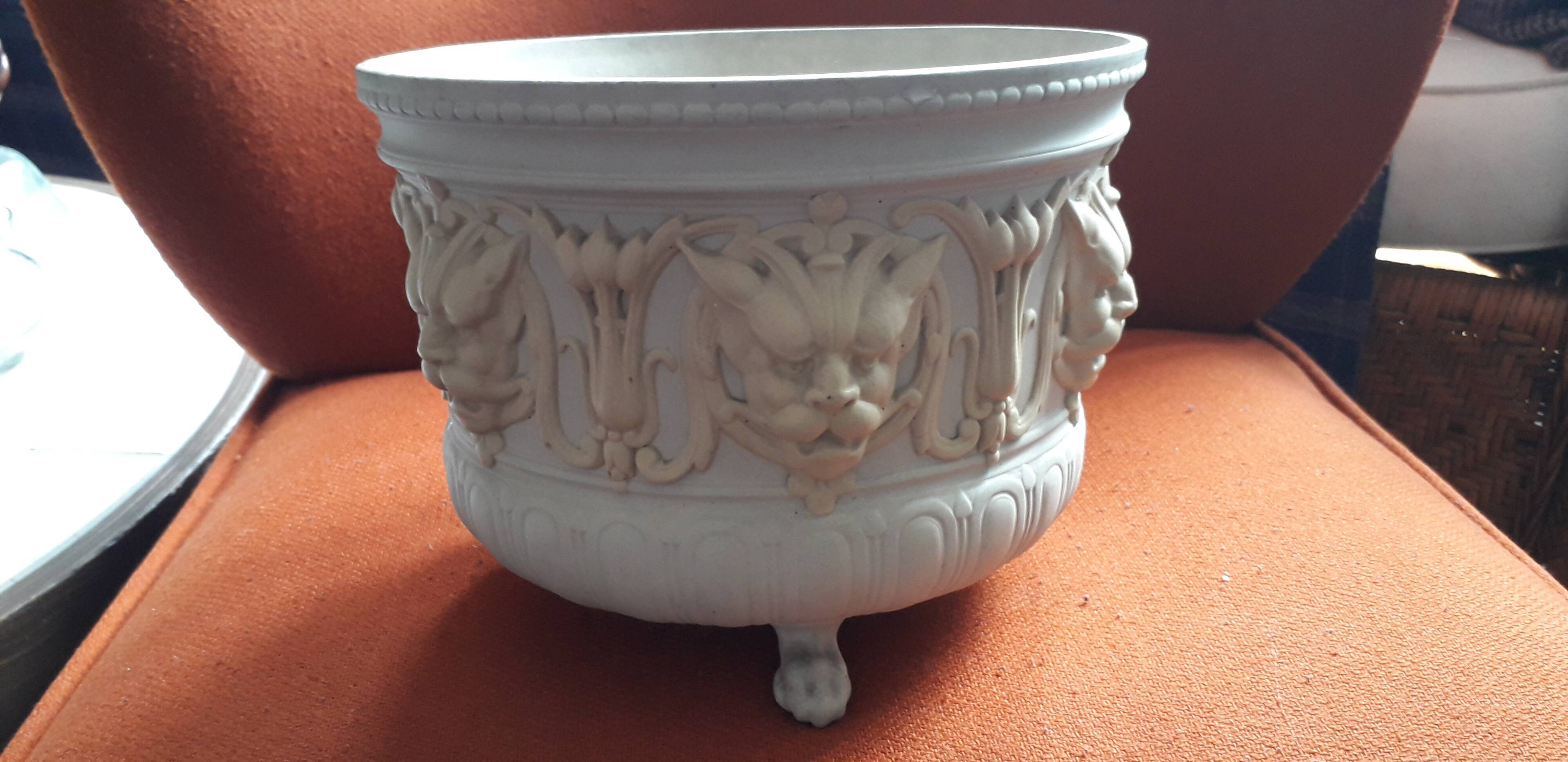 Very rare fine stoneware pot signed Sarreguemines from the end of the 19th century