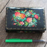 Box in lacquered wood with flowers