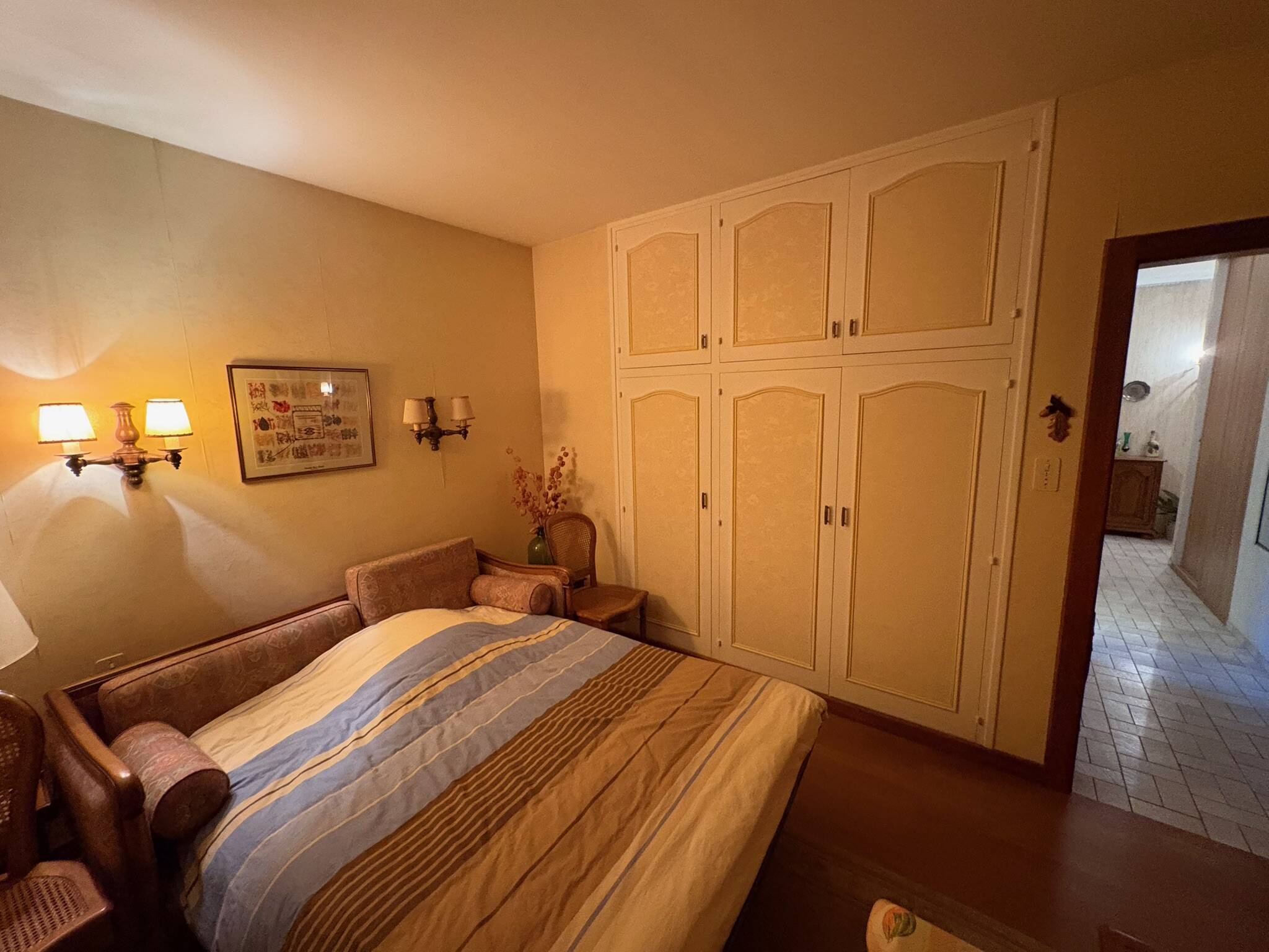 Convertible sleeper sofa